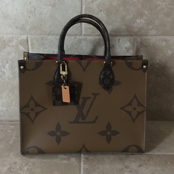 Louis Vuitton Illustre Bag Charm and Key Holder - Picture 9 of 9